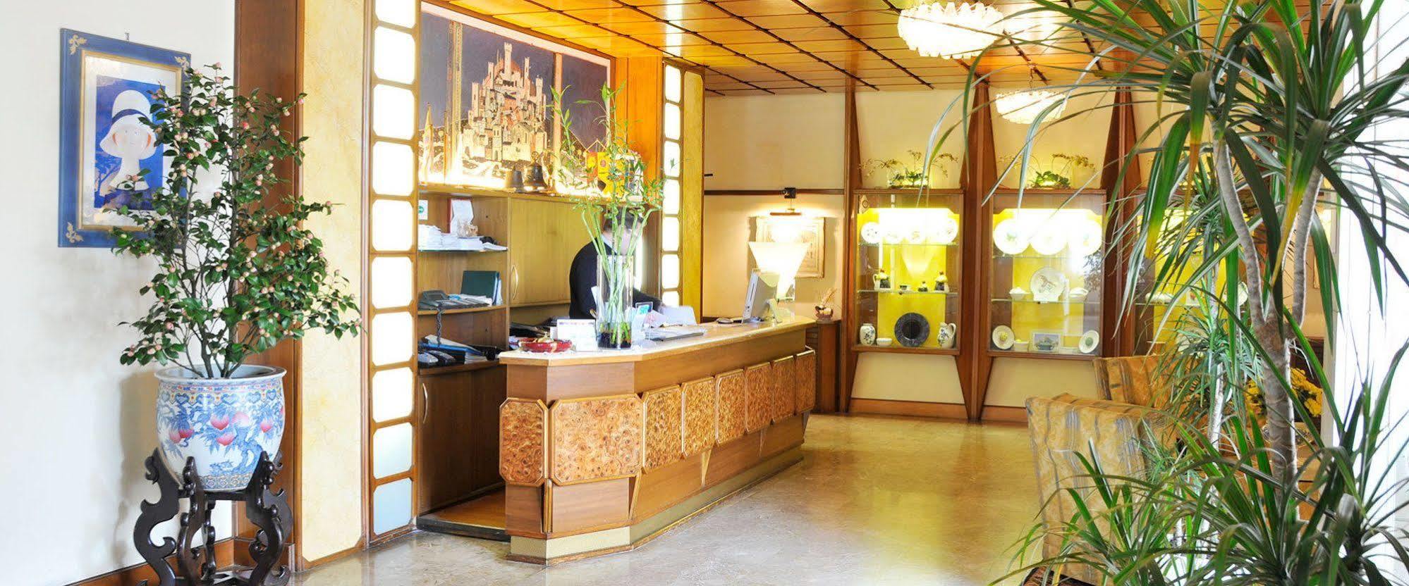 Hotel Beatrice Este Bagian luar foto