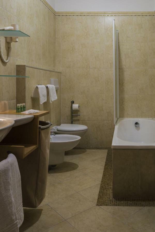 Hotel Beatrice Este Bagian luar foto